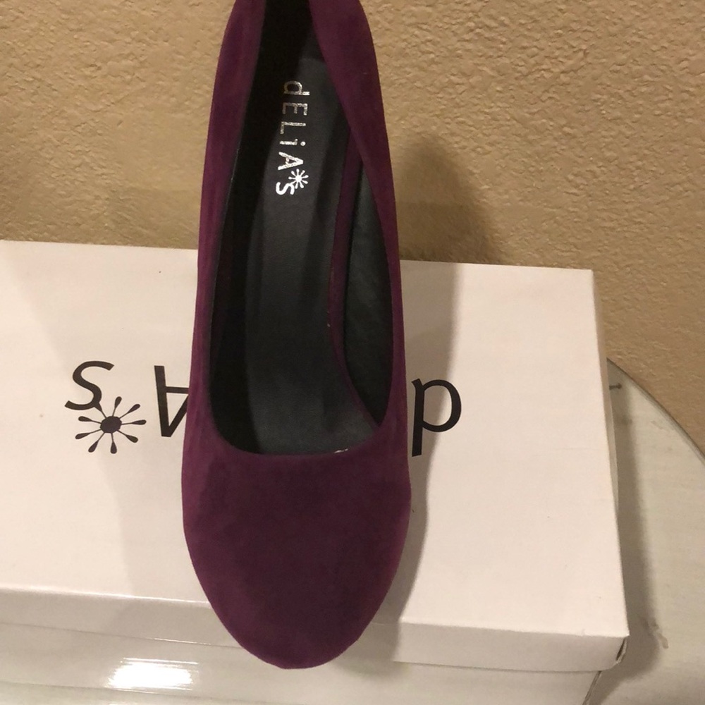 Heels - Picture 2 of 3